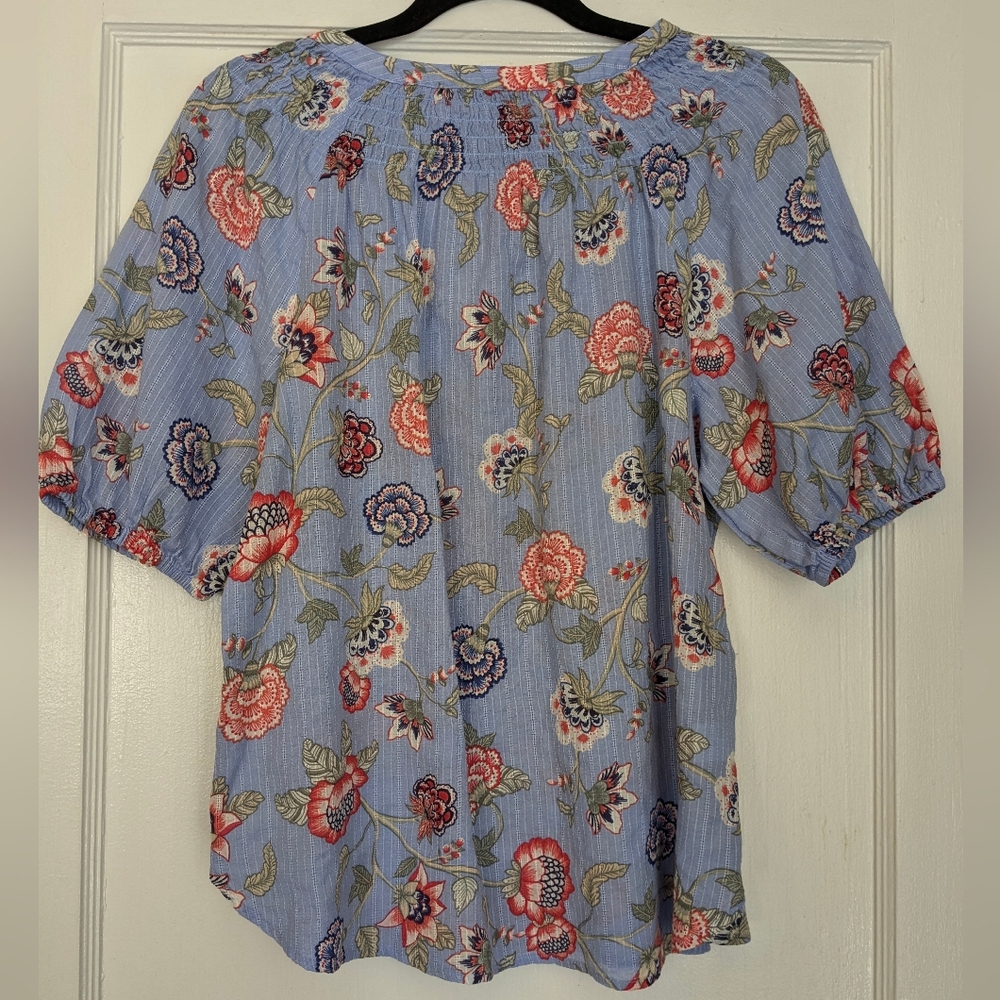 LOFT Floral Smocked Button Top, Sz. MEDIUM - Picture 4 of 9